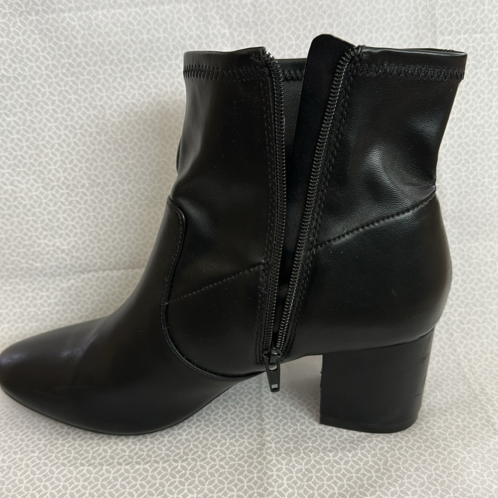 Sleek Black Ankle Boots with Chunky Heel - Picture 3 of 7
